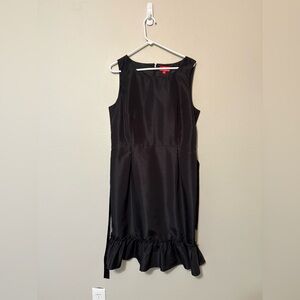 Oscar de la Renta Elegant Black Satin Gown